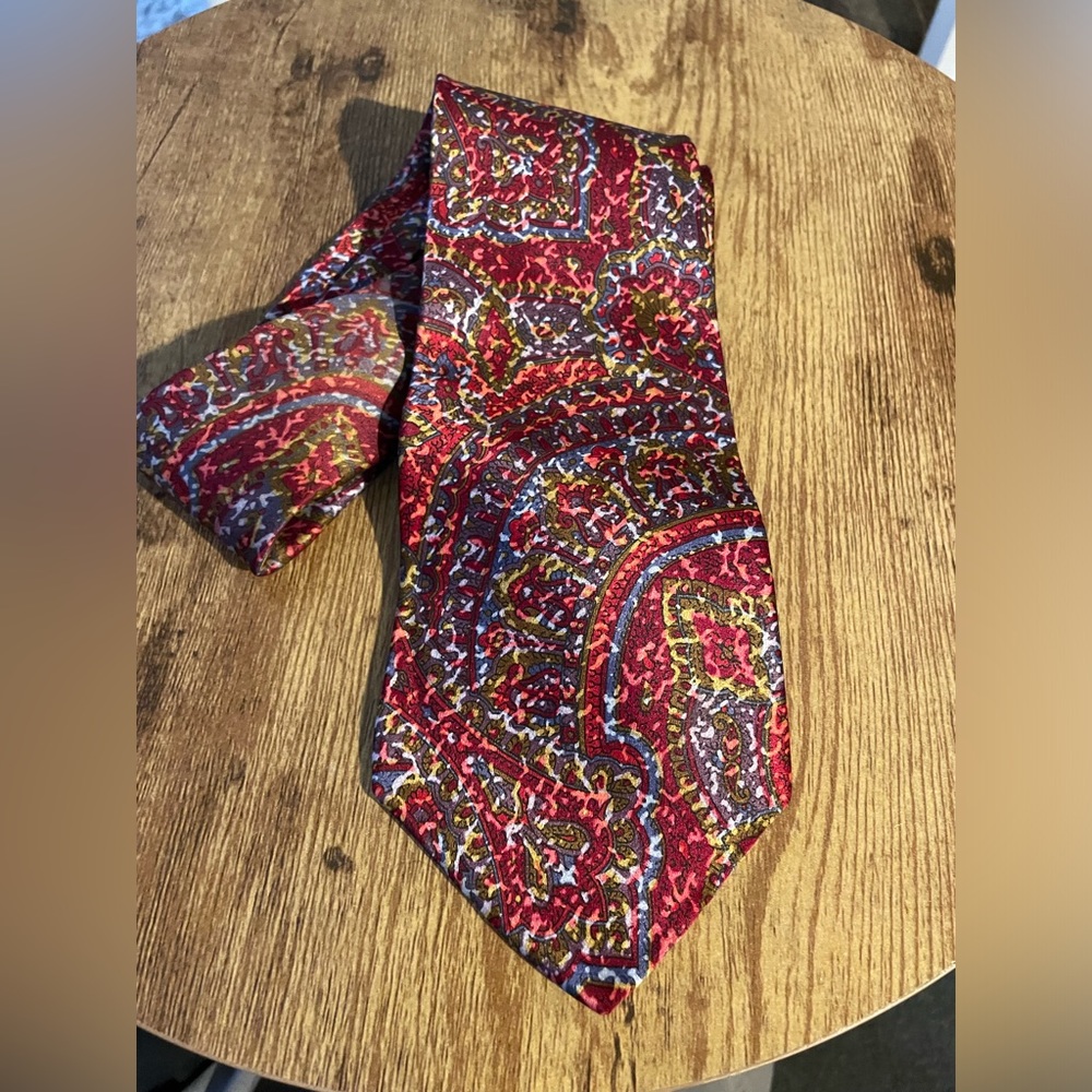 Oleg Cassini 100% silk Mens Colorful Necktie from Italy